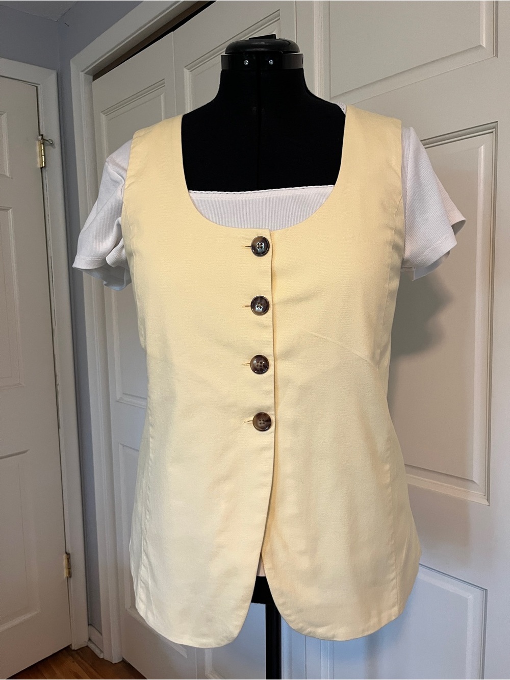 Ann Taylor LOFT Pale Yellow Button-Front Women's Tunic Vest EUC